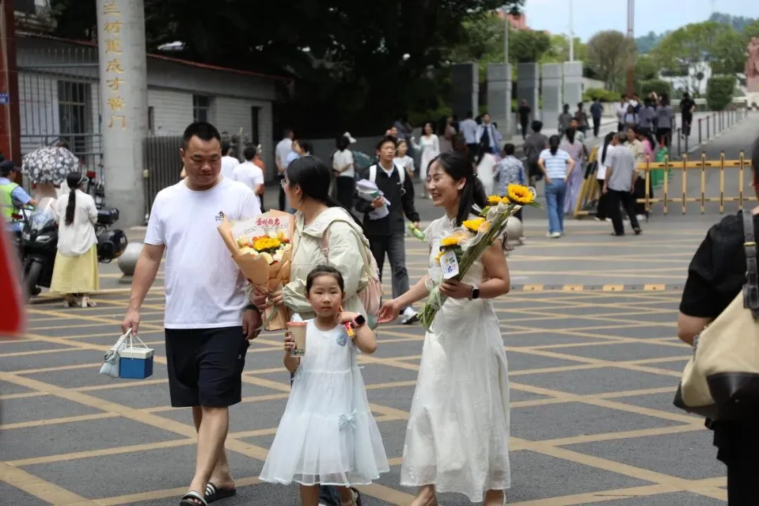 笔落卷合 梦启新程!2026邻水中考圆满落幕-第7张图片-四季读书网