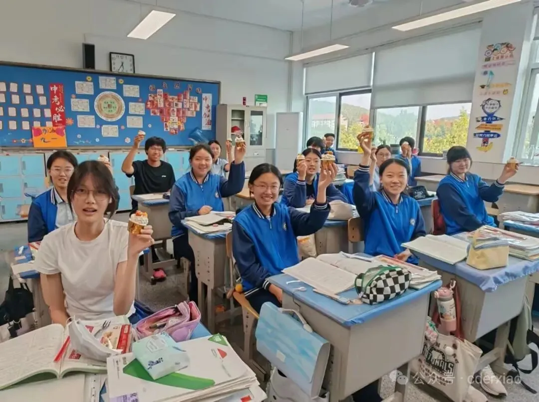 【全环境立德树人·中考纪实】少年扶摇正当时 笔揽星河赴青云——长岛第二实验学校暖心送考,为学子助威-第4张图片-四季读书网