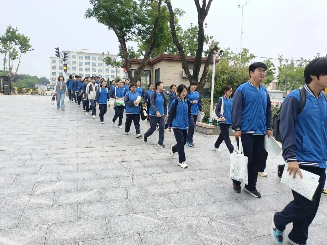 【全环境立德树人·中考纪实】少年扶摇正当时 笔揽星河赴青云——长岛第二实验学校暖心送考,为学子助威-第10张图片-四季读书网