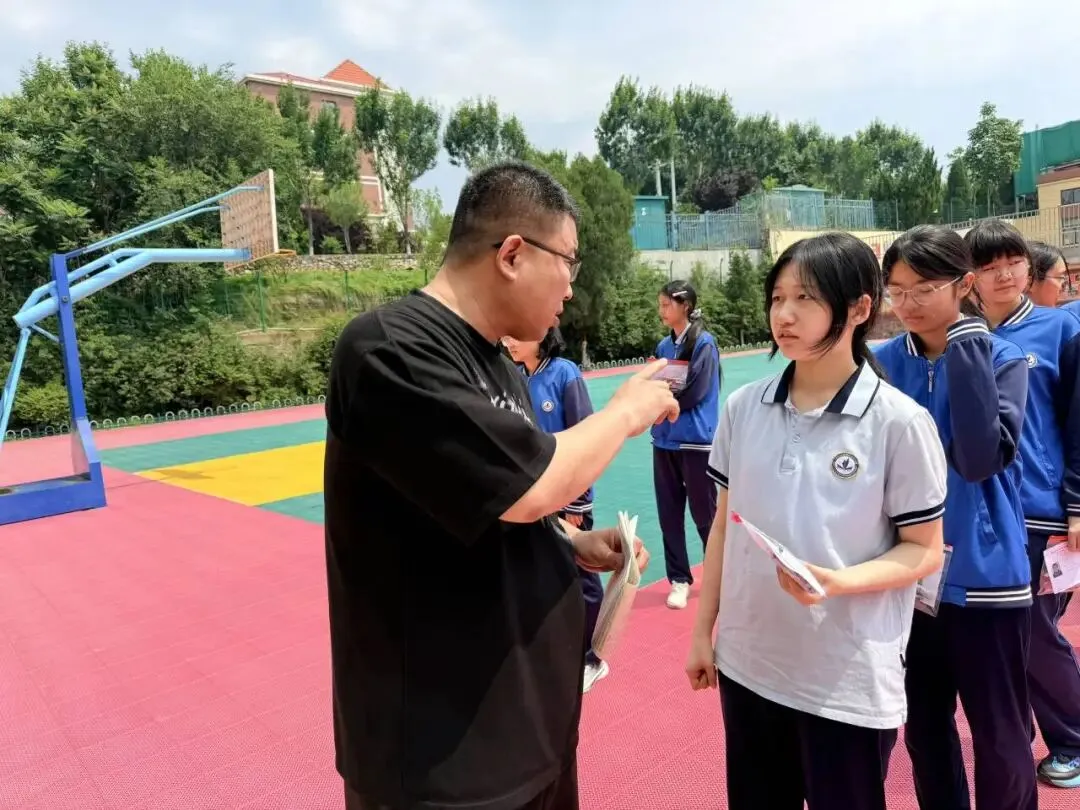 【全环境立德树人·中考纪实】少年扶摇正当时 笔揽星河赴青云——长岛第二实验学校暖心送考,为学子助威-第14张图片-四季读书网