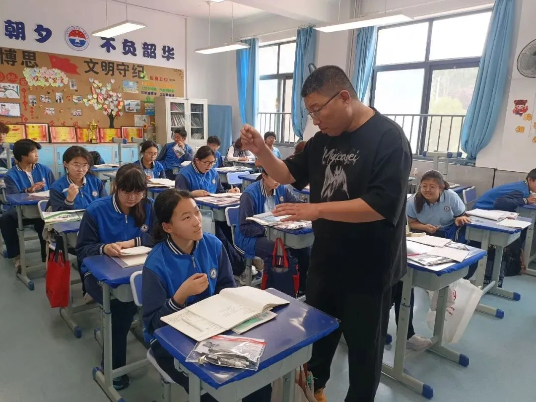 【全环境立德树人·中考纪实】少年扶摇正当时 笔揽星河赴青云——长岛第二实验学校暖心送考,为学子助威-第15张图片-四季读书网