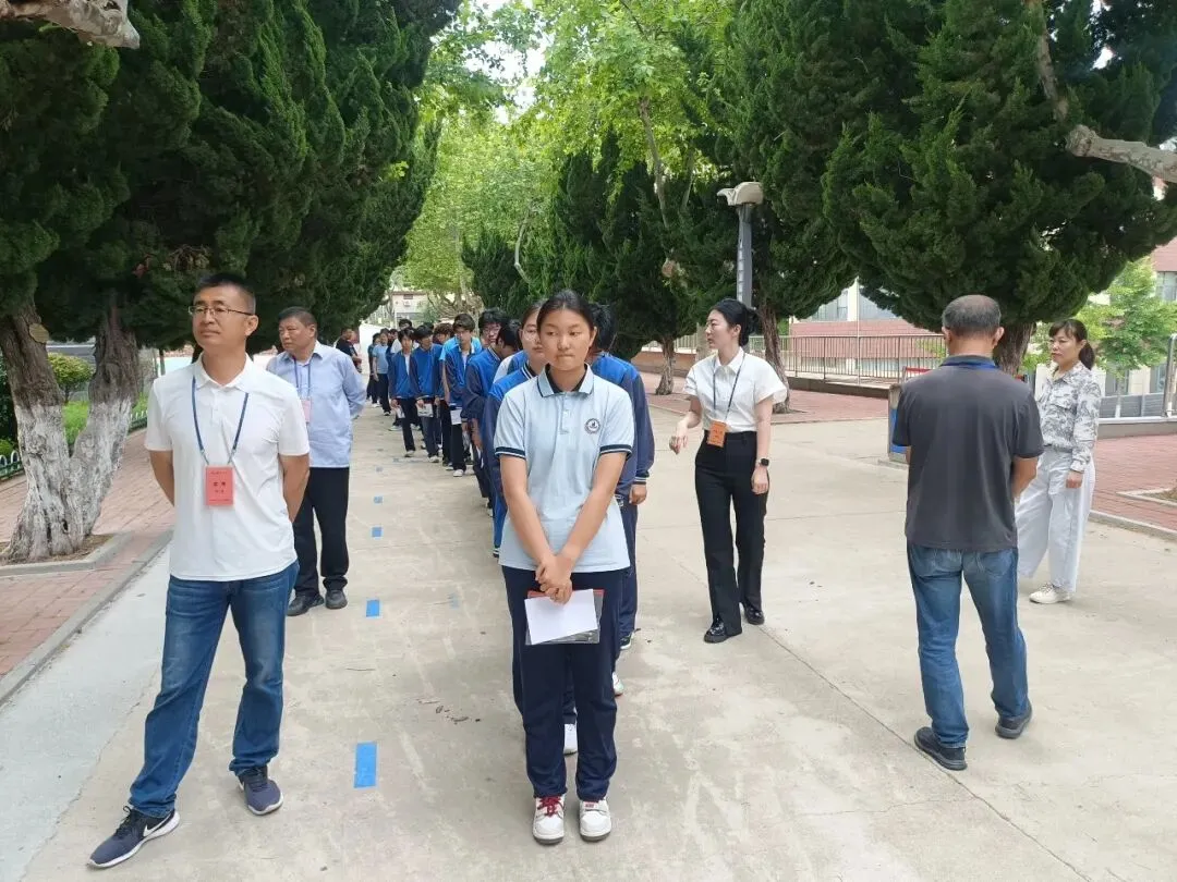 【全环境立德树人·中考纪实】少年扶摇正当时 笔揽星河赴青云——长岛第二实验学校暖心送考,为学子助威-第27张图片-四季读书网