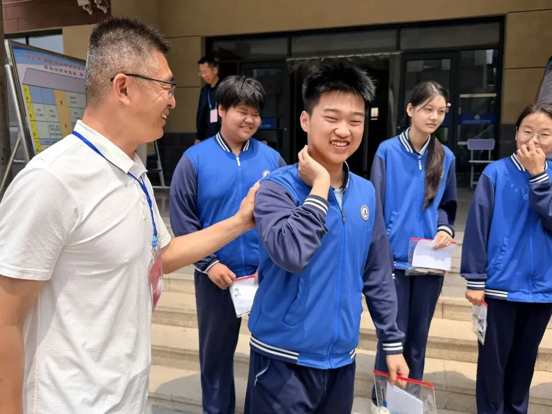 【全环境立德树人·中考纪实】少年扶摇正当时 笔揽星河赴青云——长岛第二实验学校暖心送考,为学子助威-第30张图片-四季读书网