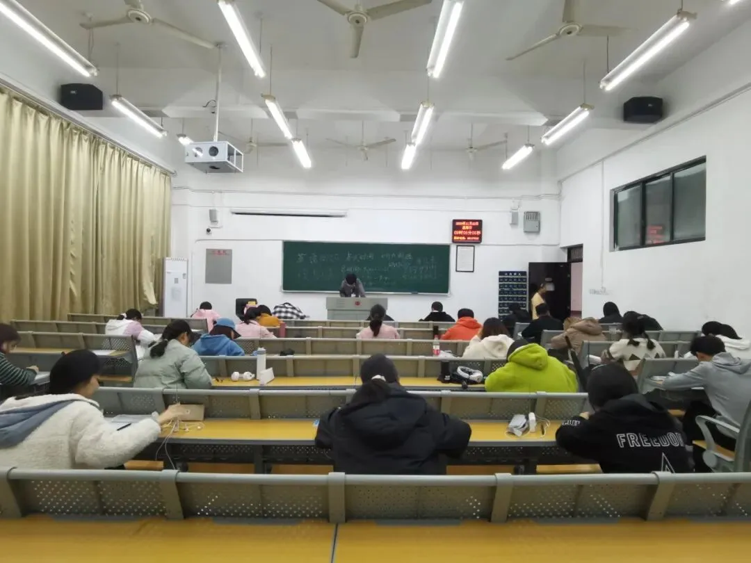 知行驱动 | 政法学院顺利举行英语四级模拟考试-第2张图片-四季读书网