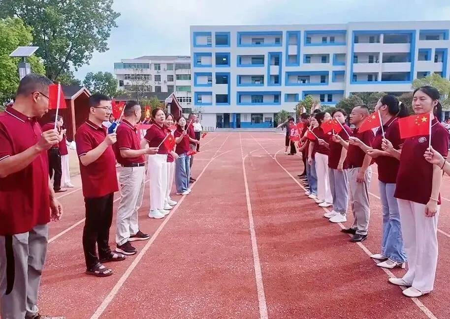 凌云少年志,逐梦六月天——湖南中学举行中考壮行主题升旗仪式-第27张图片-四季读书网 凌云少年志,逐梦六月天——湖南中学举行中考壮行主题升旗仪式-第27张图片-四季读书网