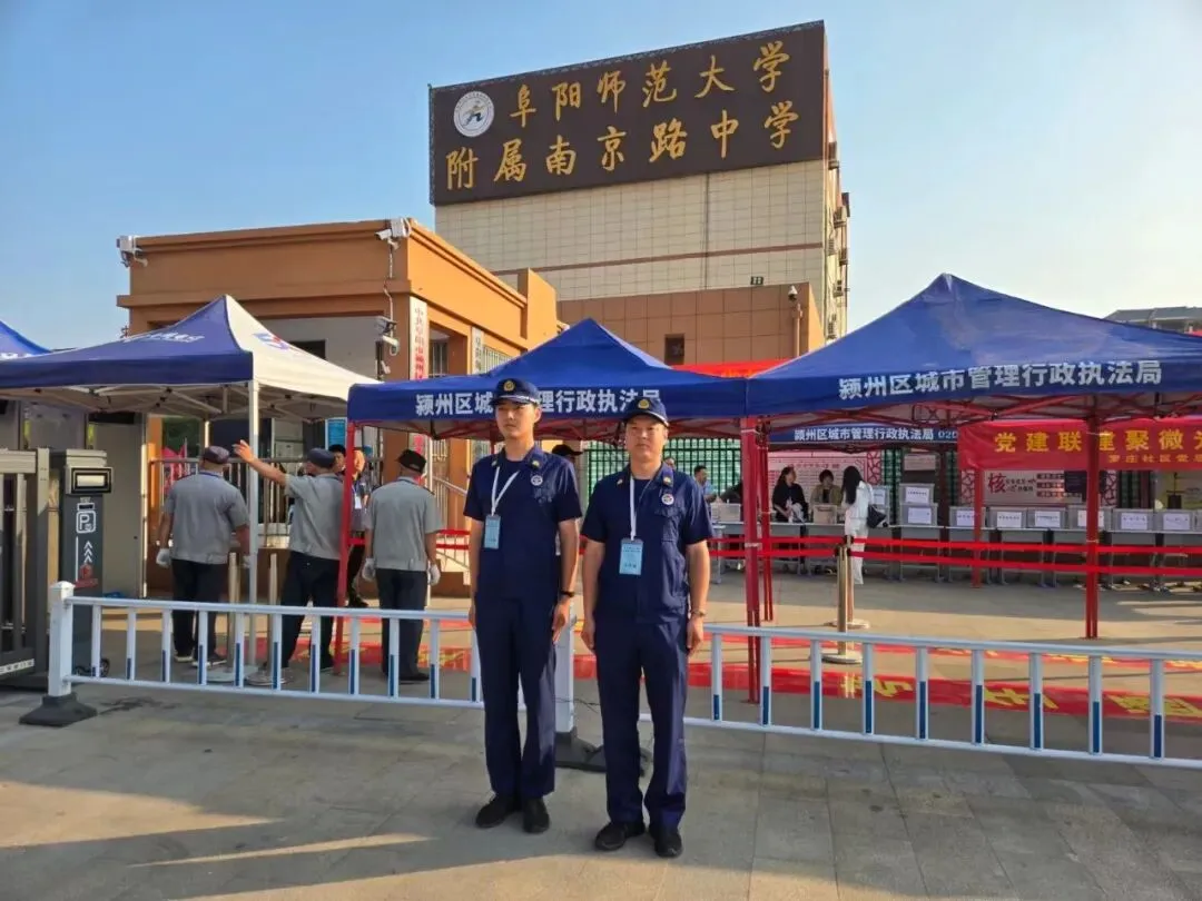 中考现场 | 考场内奋笔疾书,考场外“火焰蓝”硬核守护!-第13张图片-四季读书网 中考现场 | 考场内奋笔疾书,考场外“火焰蓝”硬核守护!-第13张图片-四季读书网