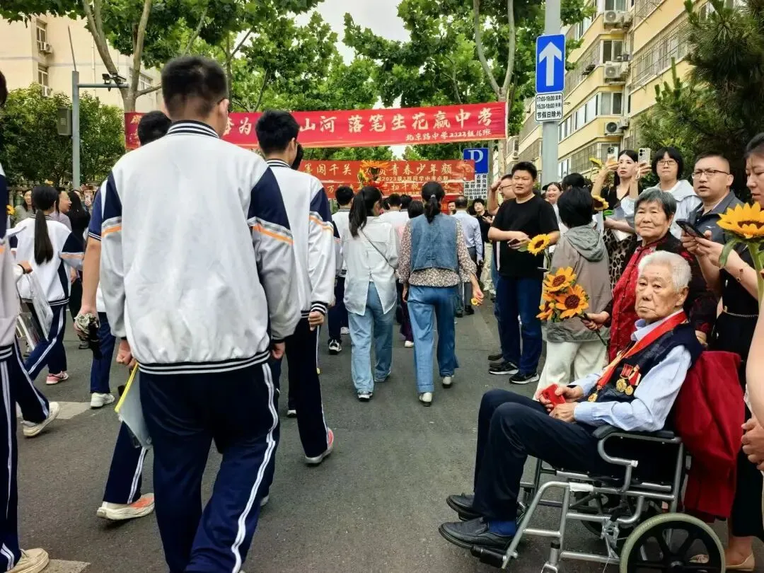 刚刚!中考结束!这一幕幕……-第5张图片-四季读书网 刚刚!中考结束!这一幕幕……-第5张图片-四季读书网