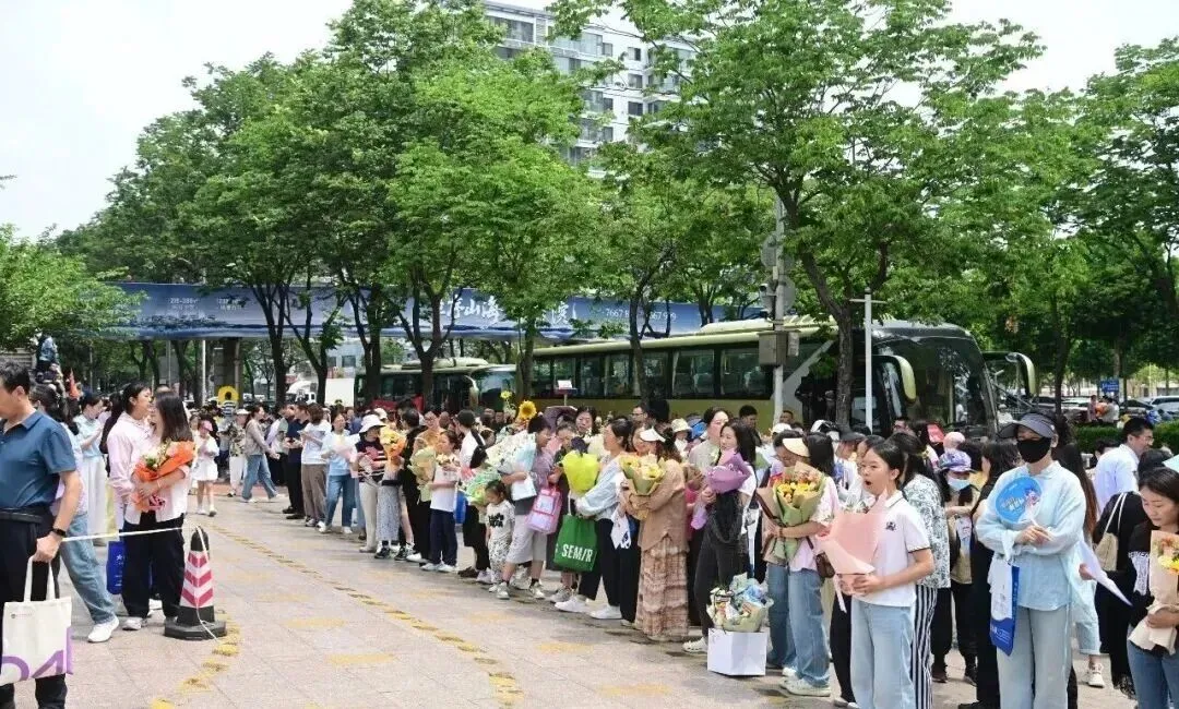 刚刚!中考结束!这一幕幕……-第13张图片-四季读书网 刚刚!中考结束!这一幕幕……-第13张图片-四季读书网