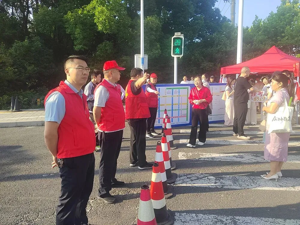 中考首日,磨店社区暖心护航-第6张图片-四季读书网 中考首日,磨店社区暖心护航-第6张图片-四季读书网