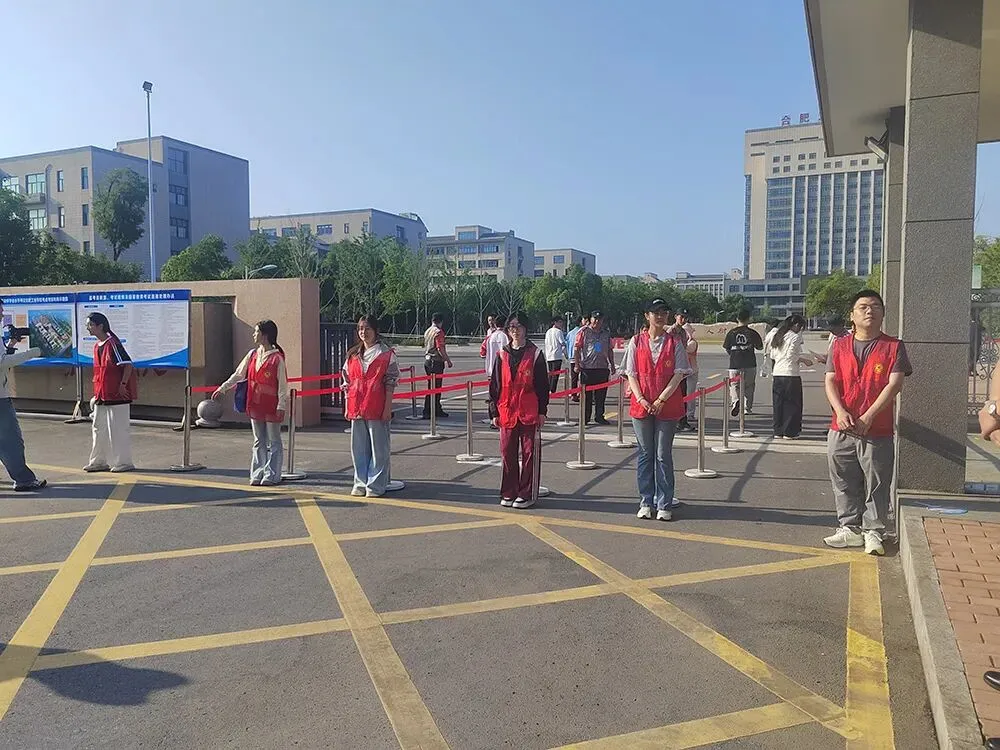 中考首日,磨店社区暖心护航-第7张图片-四季读书网 中考首日,磨店社区暖心护航-第7张图片-四季读书网