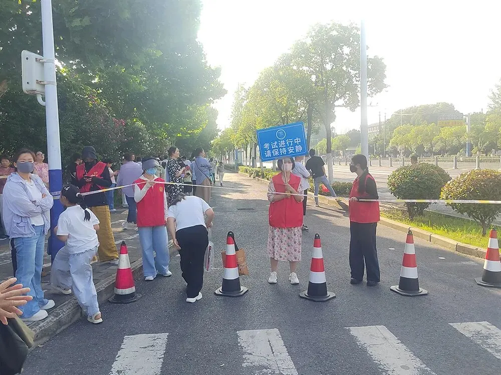 中考首日,磨店社区暖心护航-第9张图片-四季读书网 中考首日,磨店社区暖心护航-第9张图片-四季读书网
