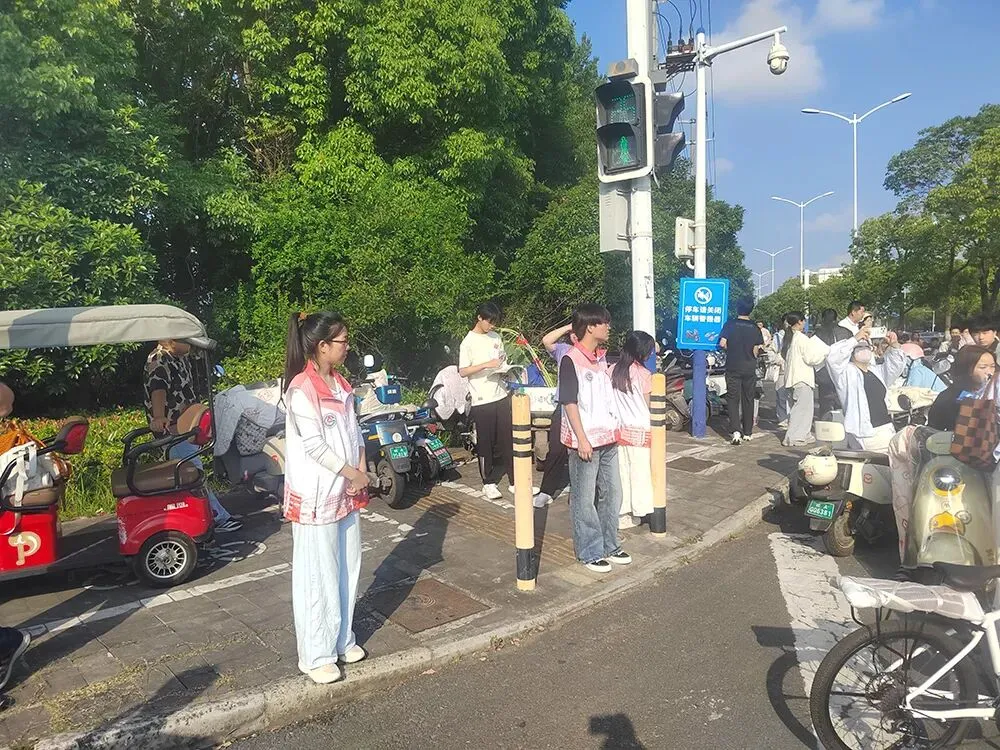 中考首日,磨店社区暖心护航-第11张图片-四季读书网 中考首日,磨店社区暖心护航-第11张图片-四季读书网