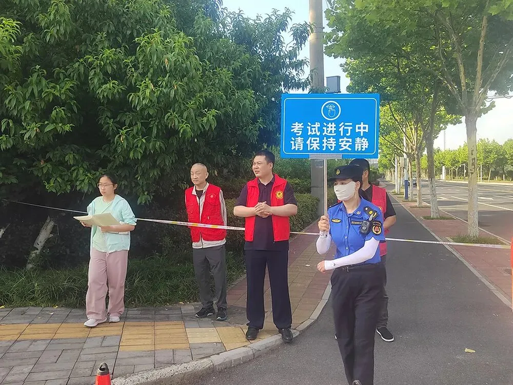 中考首日,磨店社区暖心护航-第12张图片-四季读书网 中考首日,磨店社区暖心护航-第12张图片-四季读书网