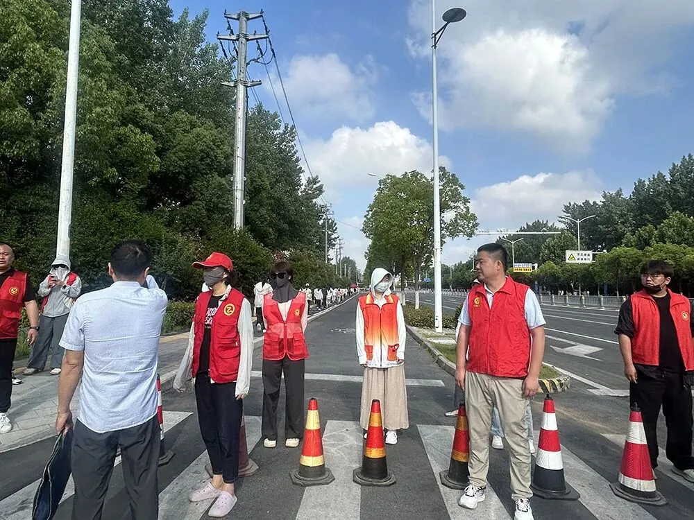 中考首日,磨店社区暖心护航-第14张图片-四季读书网 中考首日,磨店社区暖心护航-第14张图片-四季读书网