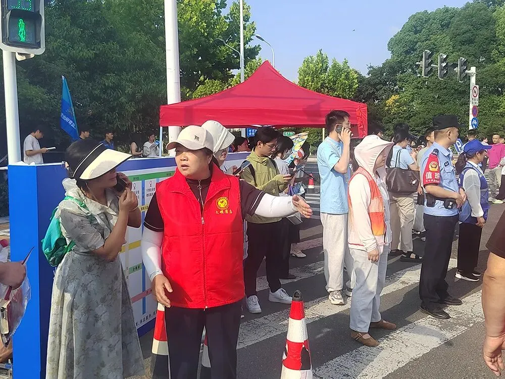 中考首日,磨店社区暖心护航-第23张图片-四季读书网 中考首日,磨店社区暖心护航-第23张图片-四季读书网