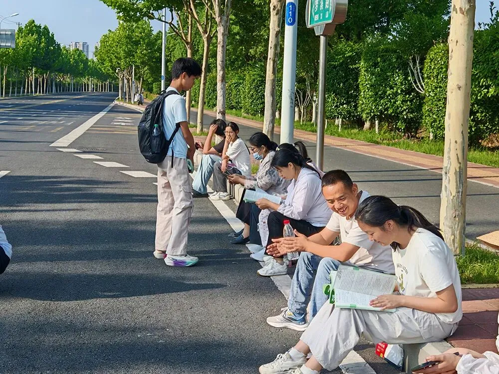 中考首日,磨店社区暖心护航-第27张图片-四季读书网 中考首日,磨店社区暖心护航-第27张图片-四季读书网