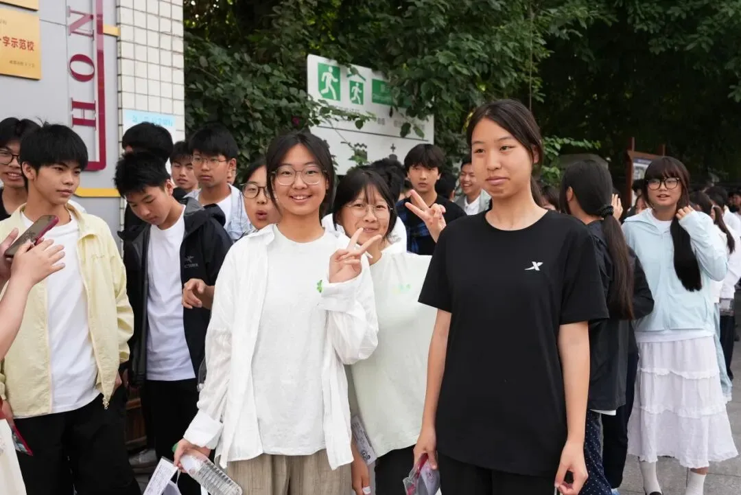 中考开考!崇州4410名考生参加-第6张图片-四季读书网