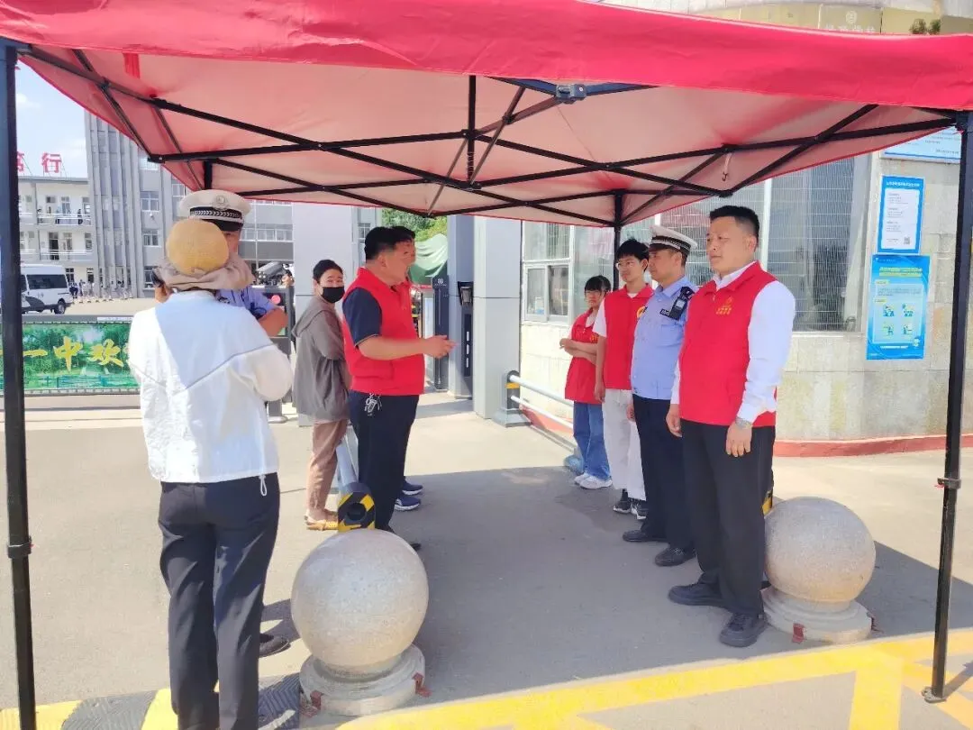 志愿护航中考——滕州市学雷锋志愿者联合会单位会员级索镇社区社会组织联合会助力市第十一中学学子赶考-第9张图片-四季读书网 志愿护航中考——滕州市学雷锋志愿者联合会单位会员级索镇社区社会组织联合会助力市第十一中学学子赶考-第9张图片-四季读书网