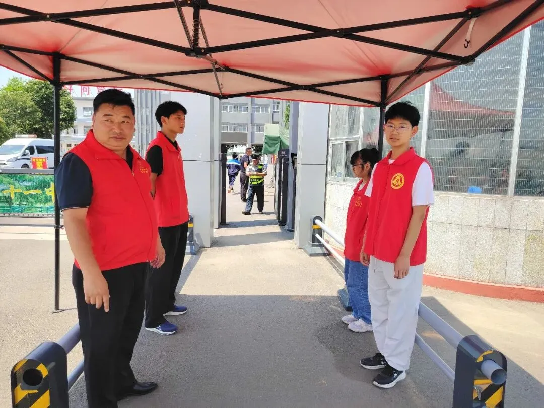 志愿护航中考——滕州市学雷锋志愿者联合会单位会员级索镇社区社会组织联合会助力市第十一中学学子赶考-第10张图片-四季读书网 志愿护航中考——滕州市学雷锋志愿者联合会单位会员级索镇社区社会组织联合会助力市第十一中学学子赶考-第10张图片-四季读书网