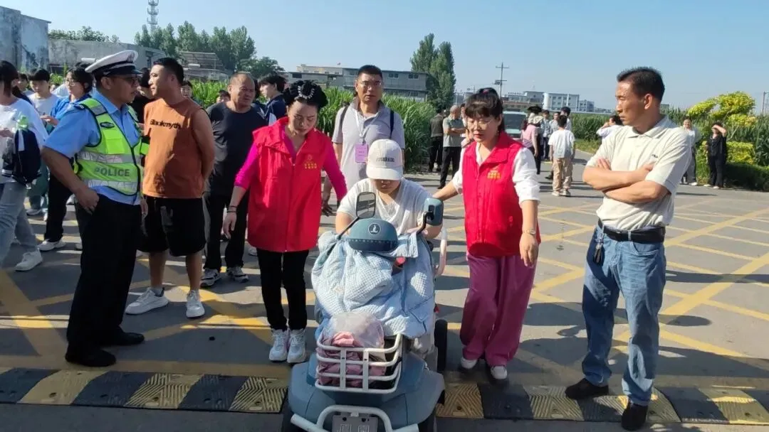 志愿护航中考——滕州市学雷锋志愿者联合会单位会员级索镇社区社会组织联合会助力市第十一中学学子赶考-第13张图片-四季读书网 志愿护航中考——滕州市学雷锋志愿者联合会单位会员级索镇社区社会组织联合会助力市第十一中学学子赶考-第13张图片-四季读书网