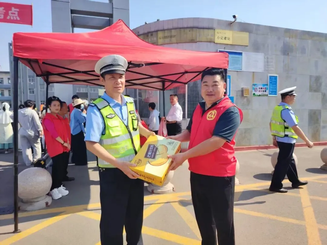 志愿护航中考——滕州市学雷锋志愿者联合会单位会员级索镇社区社会组织联合会助力市第十一中学学子赶考-第18张图片-四季读书网 志愿护航中考——滕州市学雷锋志愿者联合会单位会员级索镇社区社会组织联合会助力市第十一中学学子赶考-第18张图片-四季读书网