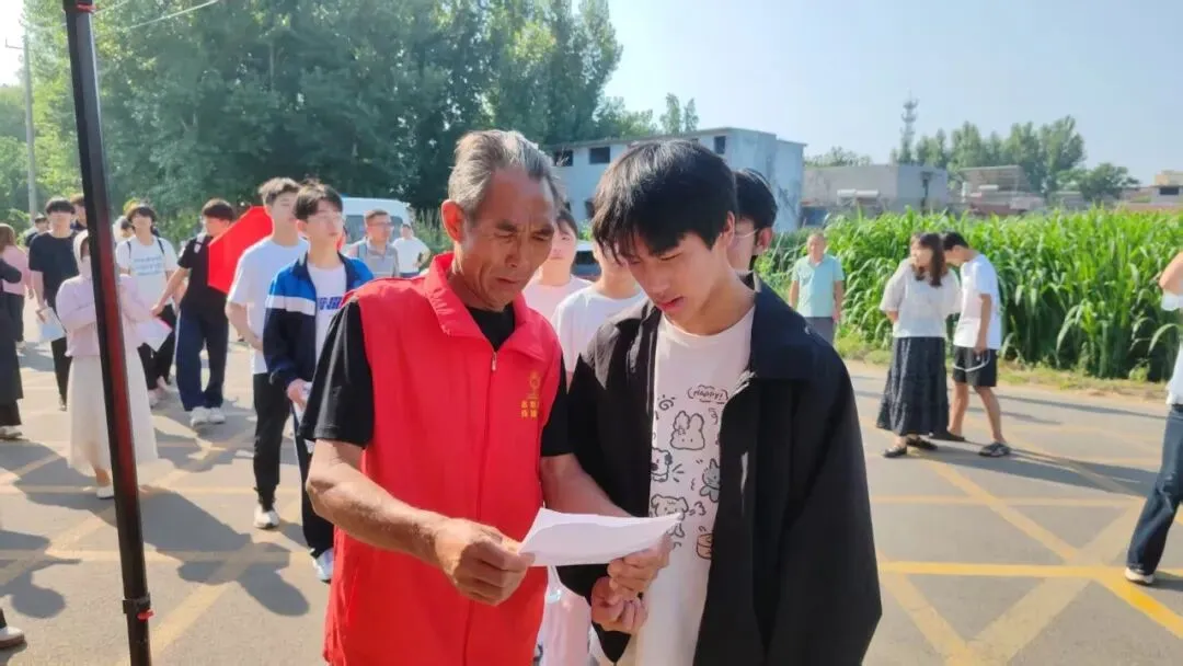 志愿护航中考——滕州市学雷锋志愿者联合会单位会员级索镇社区社会组织联合会助力市第十一中学学子赶考-第27张图片-四季读书网 志愿护航中考——滕州市学雷锋志愿者联合会单位会员级索镇社区社会组织联合会助力市第十一中学学子赶考-第27张图片-四季读书网
