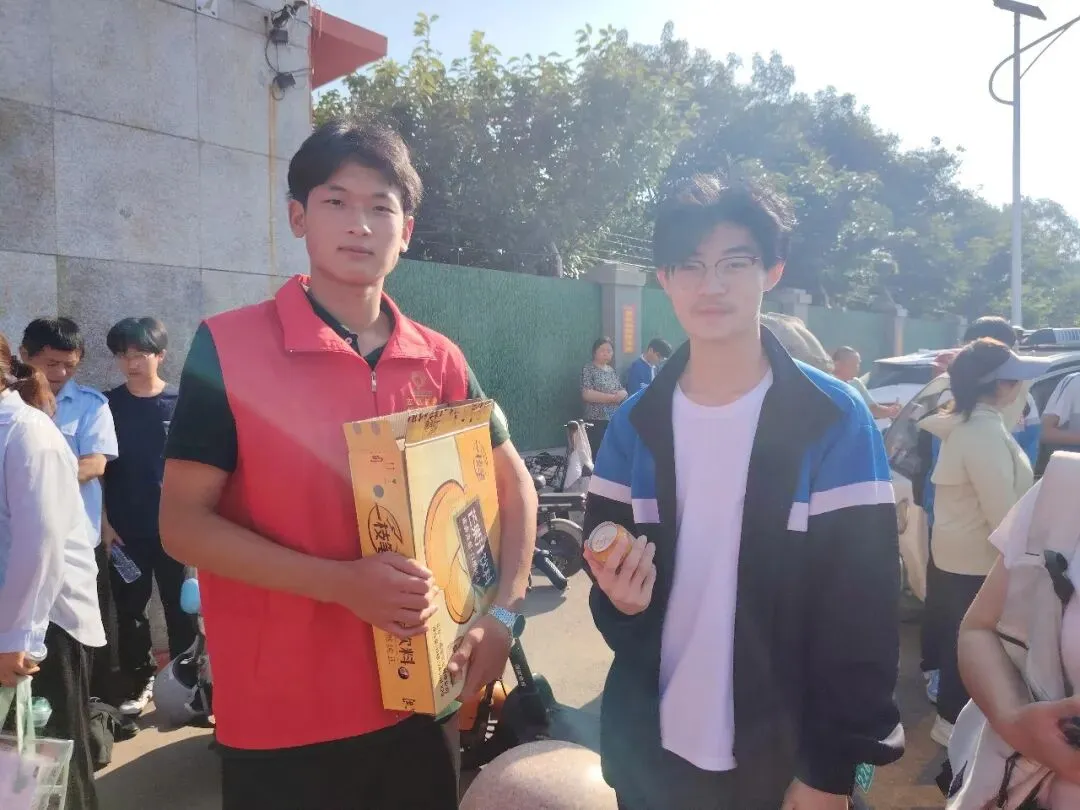 志愿护航中考——滕州市学雷锋志愿者联合会单位会员级索镇社区社会组织联合会助力市第十一中学学子赶考-第28张图片-四季读书网 志愿护航中考——滕州市学雷锋志愿者联合会单位会员级索镇社区社会组织联合会助力市第十一中学学子赶考-第28张图片-四季读书网