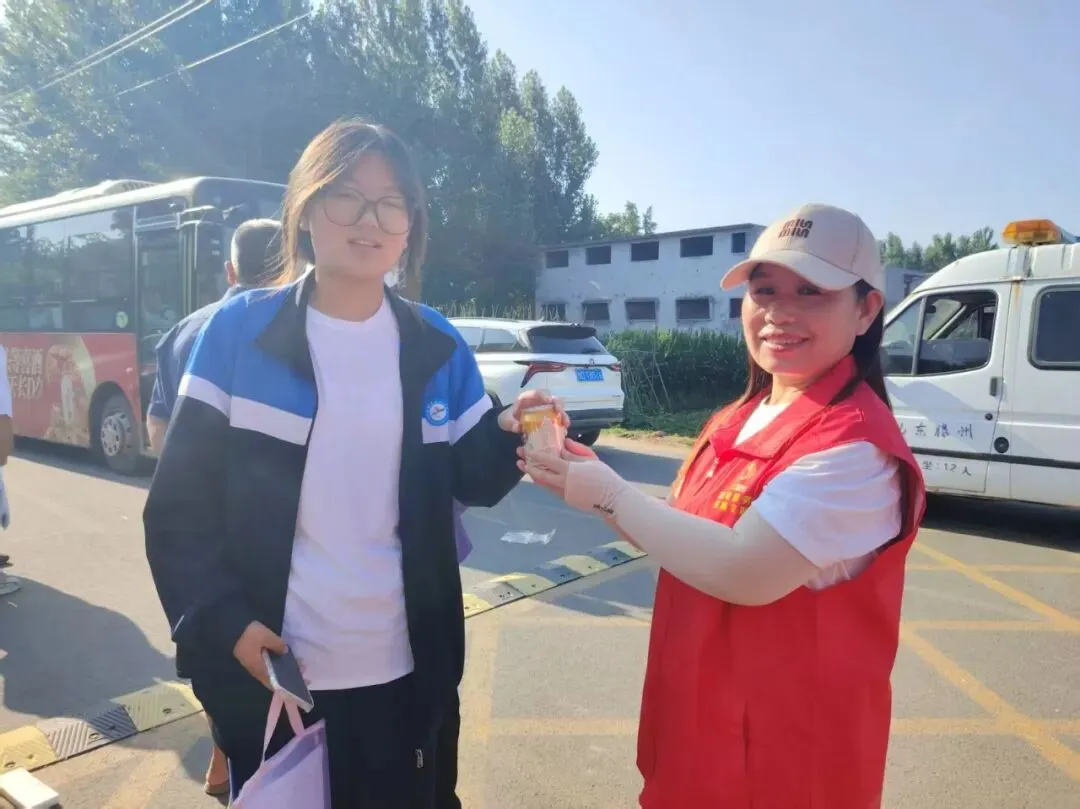 志愿护航中考——滕州市学雷锋志愿者联合会单位会员级索镇社区社会组织联合会助力市第十一中学学子赶考-第29张图片-四季读书网 志愿护航中考——滕州市学雷锋志愿者联合会单位会员级索镇社区社会组织联合会助力市第十一中学学子赶考-第29张图片-四季读书网