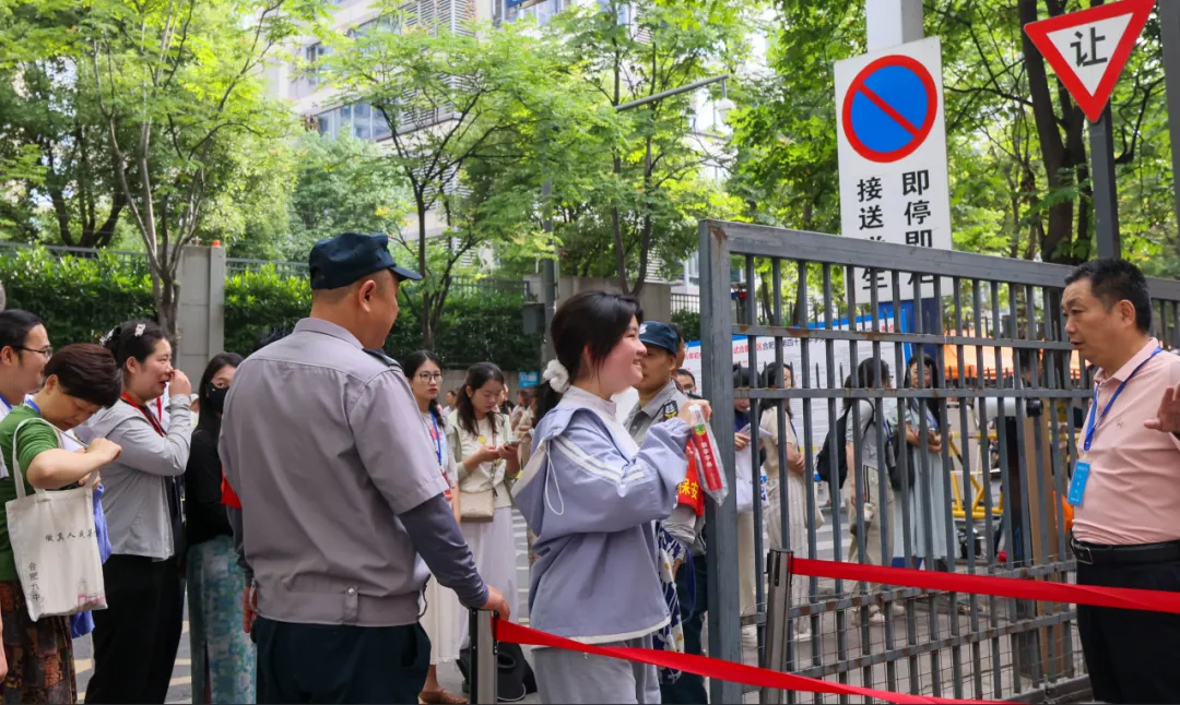 2026中考启幕!近5000名经开学子今日执笔向未来!-第4张图片-四季读书网 2026中考启幕!近5000名经开学子今日执笔向未来!-第4张图片-四季读书网