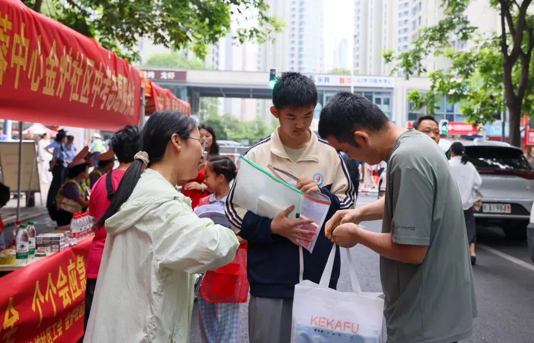 2026中考启幕!近5000名经开学子今日执笔向未来!-第6张图片-四季读书网 2026中考启幕!近5000名经开学子今日执笔向未来!-第6张图片-四季读书网
