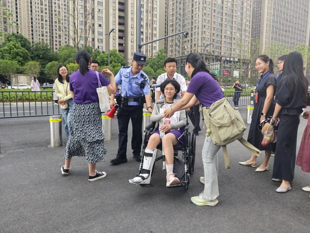 2026中考启幕!近5000名经开学子今日执笔向未来!-第7张图片-四季读书网 2026中考启幕!近5000名经开学子今日执笔向未来!-第7张图片-四季读书网
