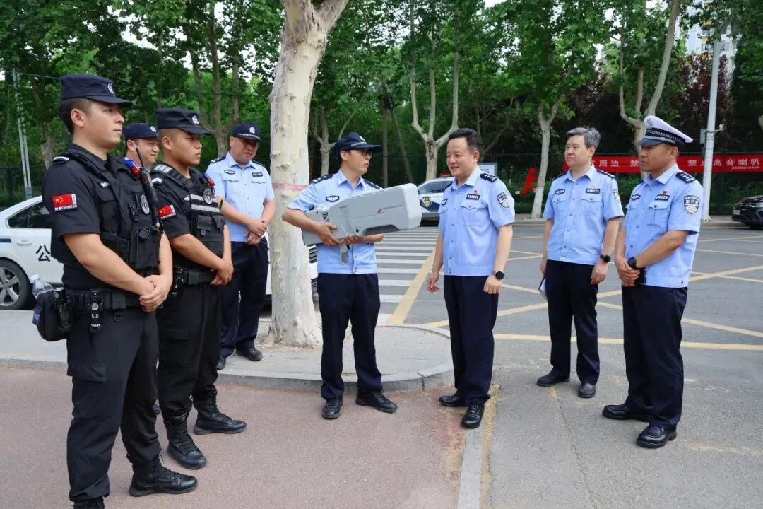 房立凯同志实地督导中考安保工作看望慰问执勤民警辅警-第2张图片-四季读书网