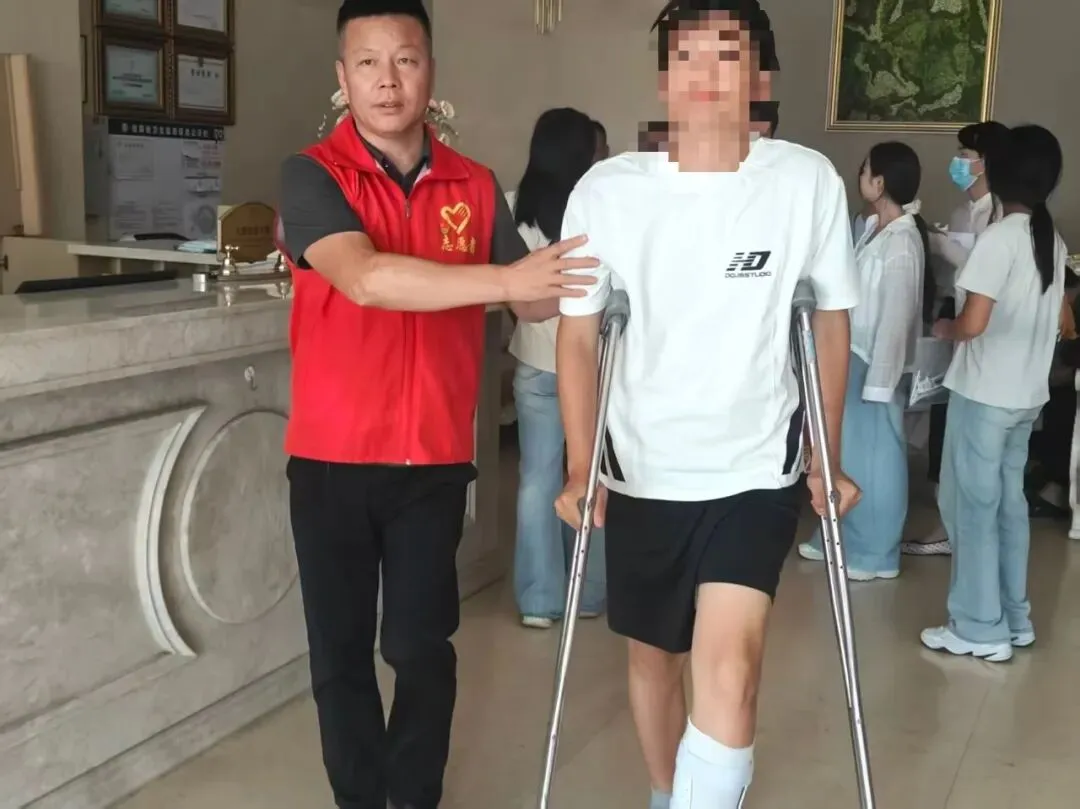 暖心护航中考!阜南爱心力量为受伤考生撑起追梦路-第4张图片-四季读书网