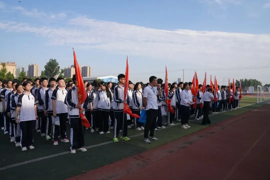 逐梦韶华,决胜中考——韶华中学隆重举行九年级中考出征壮行仪式-第2张图片-四季读书网 逐梦韶华,决胜中考——韶华中学隆重举行九年级中考出征壮行仪式-第2张图片-四季读书网
