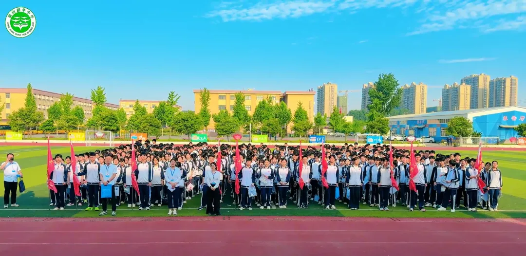 逐梦韶华,决胜中考——韶华中学隆重举行九年级中考出征壮行仪式-第3张图片-四季读书网 逐梦韶华,决胜中考——韶华中学隆重举行九年级中考出征壮行仪式-第3张图片-四季读书网