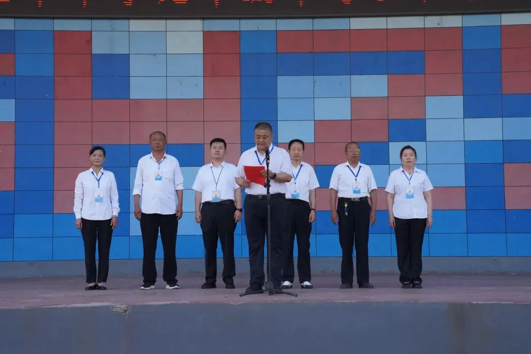 逐梦韶华,决胜中考——韶华中学隆重举行九年级中考出征壮行仪式-第4张图片-四季读书网 逐梦韶华,决胜中考——韶华中学隆重举行九年级中考出征壮行仪式-第4张图片-四季读书网