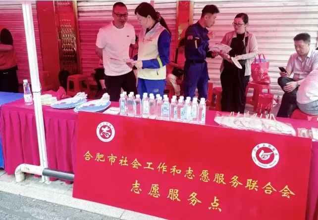志同道合 助梦启航——全市广大志愿者为中考学子温情护航-第15张图片-四季读书网 志同道合 助梦启航——全市广大志愿者为中考学子温情护航-第15张图片-四季读书网