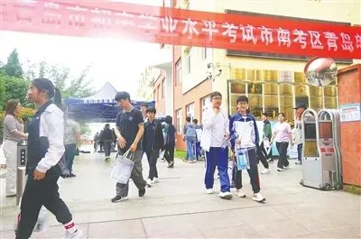 2026年青岛中考各科试题解析:作文题目让每名学生都有事可写,数学考查整合知识、建构模型的能力,化学重视应用,物理创设情境……-第2张图片-四季读书网 2026年青岛中考各科试题解析:作文题目让每名学生都有事可写,数学考查整合知识、建构模型的能力,化学重视应用,物理创设情境……-第2张图片-四季读书网
