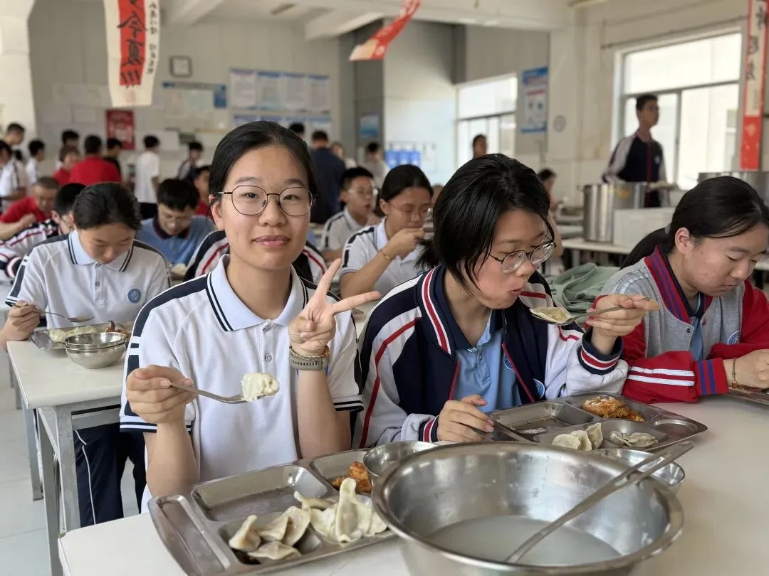 【烟台双语•全环境立德树人】金榜题名 中考必胜——薪火传情 逐梦韶华 | 烟台市双语实验学校暖心送福,为初四学子逐梦护航!-第29张图片-四季读书网 【烟台双语•全环境立德树人】金榜题名 中考必胜——薪火传情 逐梦韶华 | 烟台市双语实验学校暖心送福,为初四学子逐梦护航!-第29张图片-四季读书网