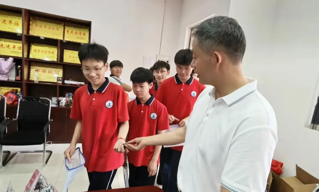 临泉中考前一天,这所学校刷屏了!-第59张图片-四季读书网