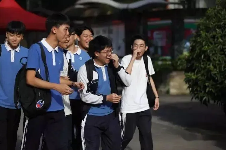 中考倒计时1天,这份 "出行安全卷" 请先答满分-第6张图片-四季读书网 中考倒计时1天,这份 "出行安全卷" 请先答满分-第6张图片-四季读书网