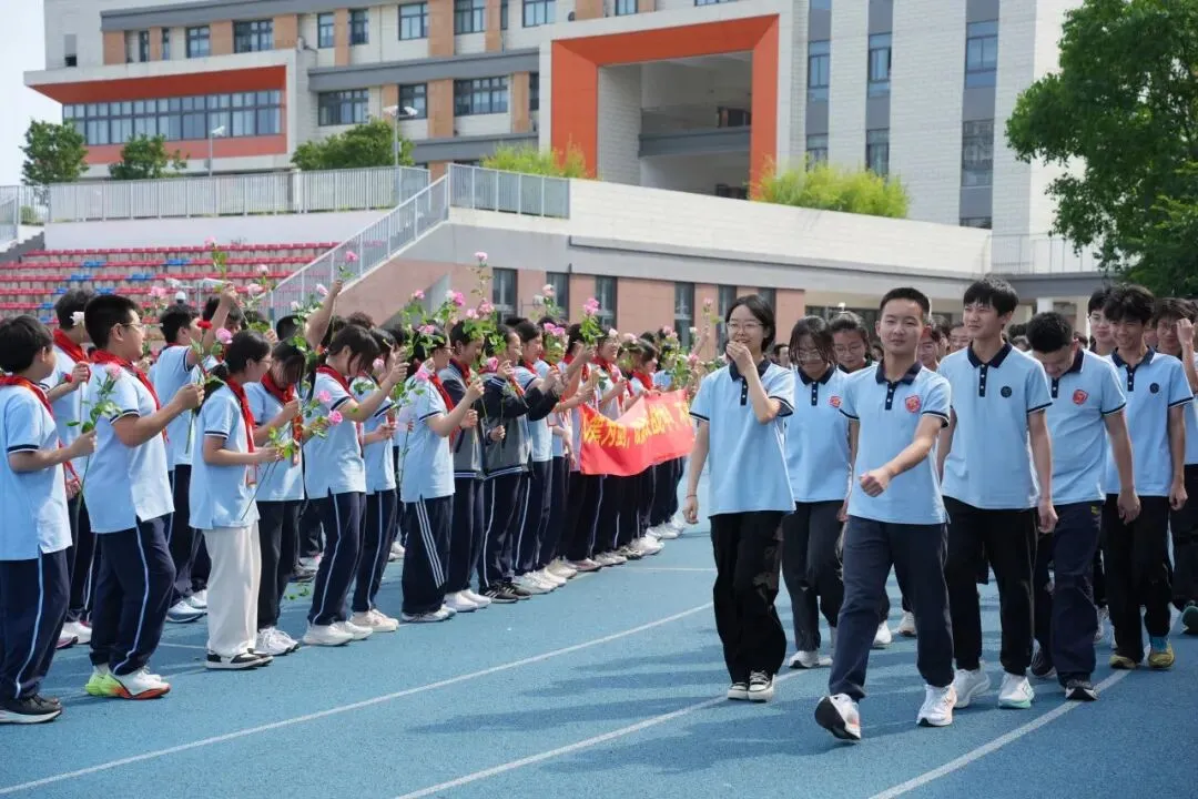 世外文贤2026届中考出征-第3张图片-四季读书网