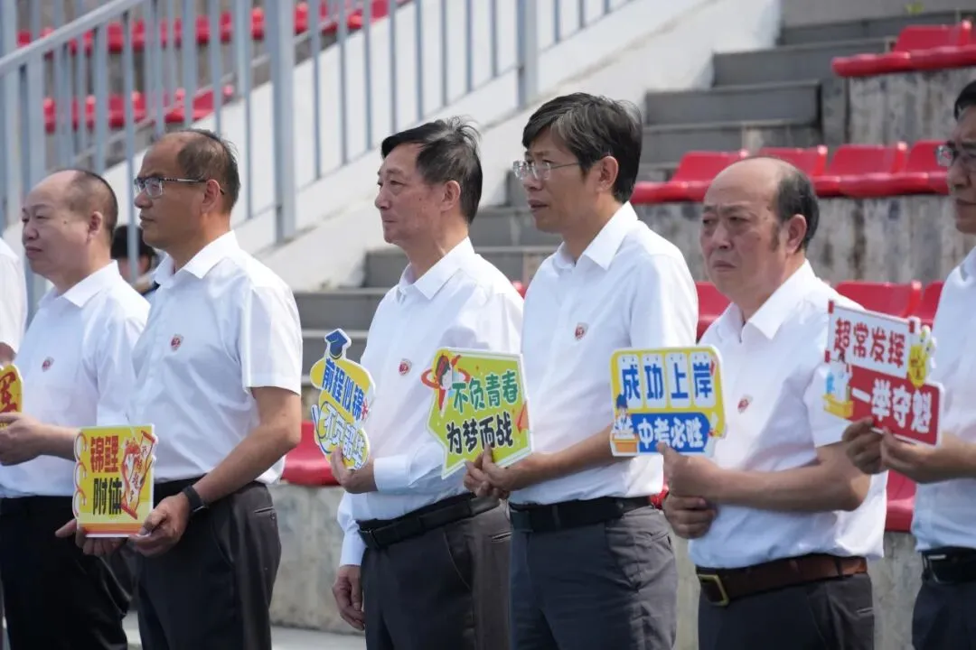 世外文贤2026届中考出征-第13张图片-四季读书网