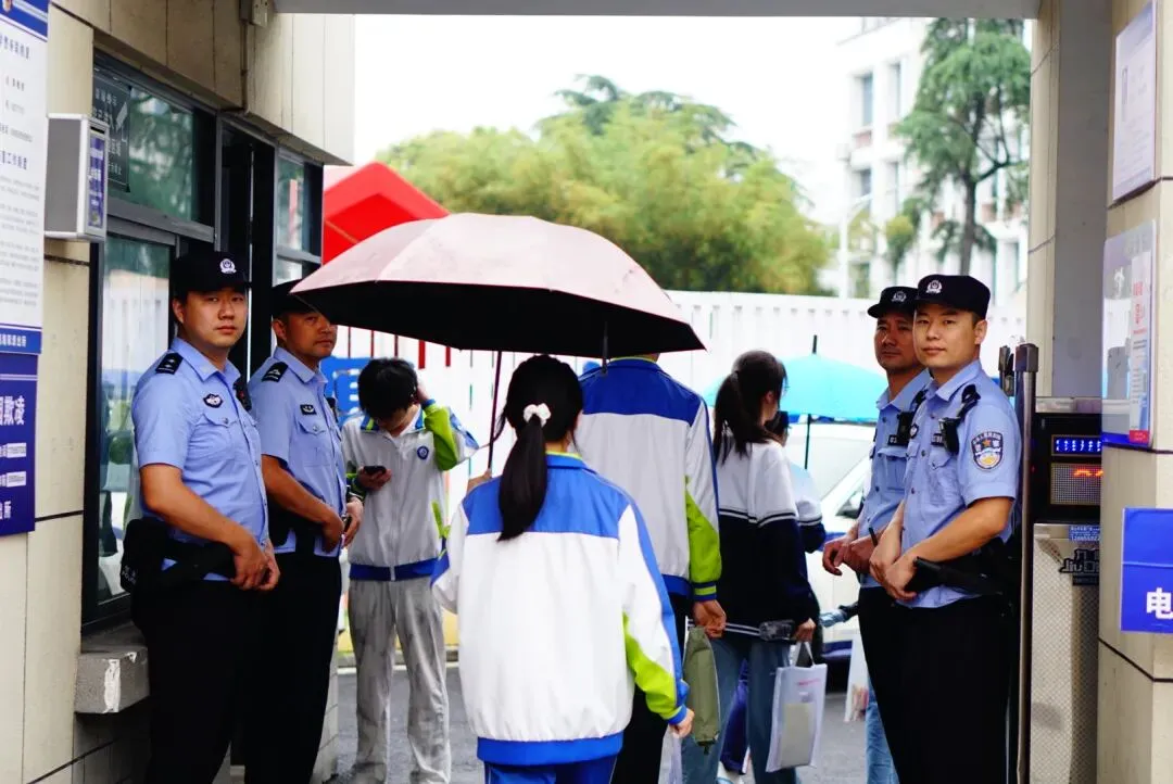 “警”随中考,平安护航-第2张图片-四季读书网