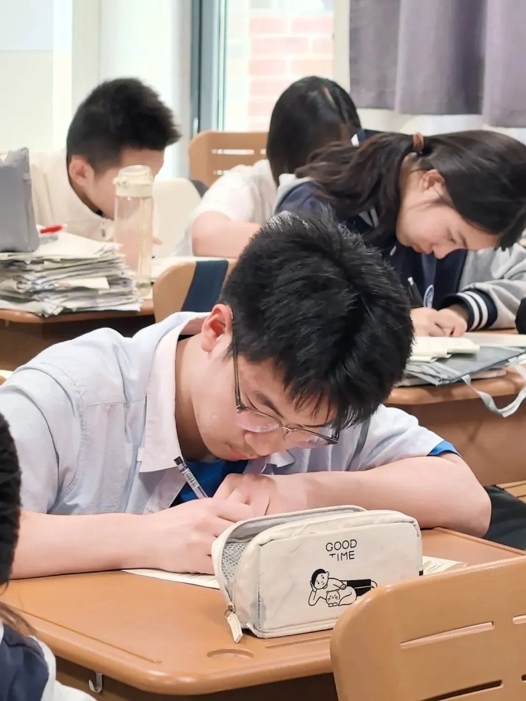 中考加油丨六月砺锋芒,提笔赴荣光-第33张图片-四季读书网 中考加油丨六月砺锋芒,提笔赴荣光-第33张图片-四季读书网