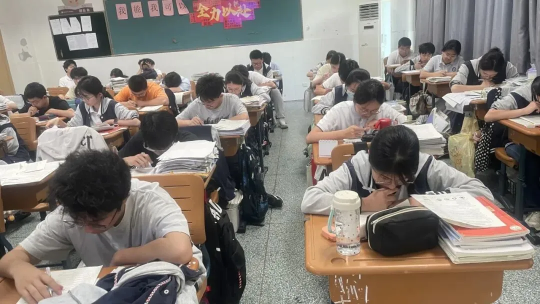中考加油丨六月砺锋芒,提笔赴荣光-第46张图片-四季读书网 中考加油丨六月砺锋芒,提笔赴荣光-第46张图片-四季读书网