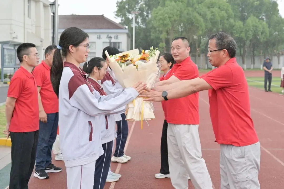 【校园动态】逐梦中考踏歌行 不负韶华勇争先 —— 河塘中学隆重举行 2026 届初三壮行仪式-第12张图片-四季读书网