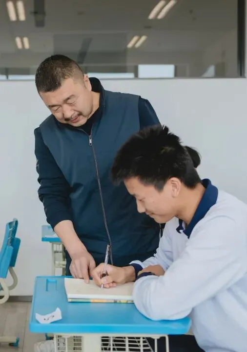 中考后别空坐等待分数公布!曲江这所高中的师资及硬件,可能要刷新你的认知-第3张图片-四季读书网 中考后别空坐等待分数公布!曲江这所高中的师资及硬件,可能要刷新你的认知-第3张图片-四季读书网
