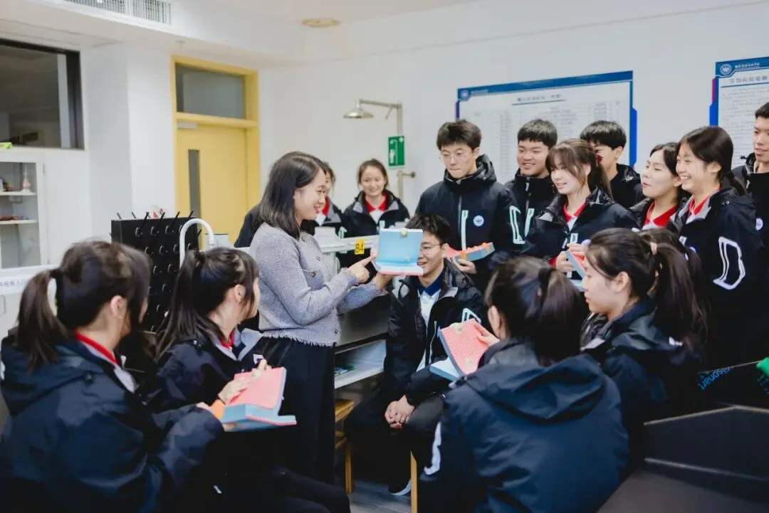 中考后别空坐等待分数公布!曲江这所高中的师资及硬件,可能要刷新你的认知-第5张图片-四季读书网 中考后别空坐等待分数公布!曲江这所高中的师资及硬件,可能要刷新你的认知-第5张图片-四季读书网