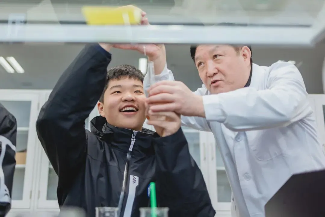 中考后别空坐等待分数公布!曲江这所高中的师资及硬件,可能要刷新你的认知-第7张图片-四季读书网 中考后别空坐等待分数公布!曲江这所高中的师资及硬件,可能要刷新你的认知-第7张图片-四季读书网